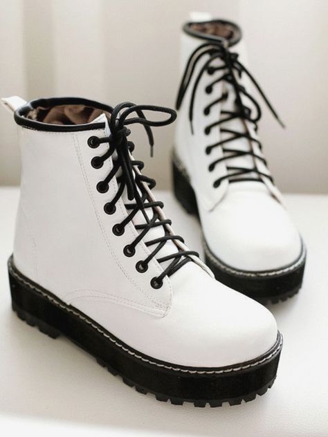 Cute Shoes For Women Boots, Trendy Shoes Sneakers, Girl Boots, Dr Shoes, Cute Nike Shoes, Hype Shoes, Girly Shoes, Aesthetic Shoes, Swag Shoes