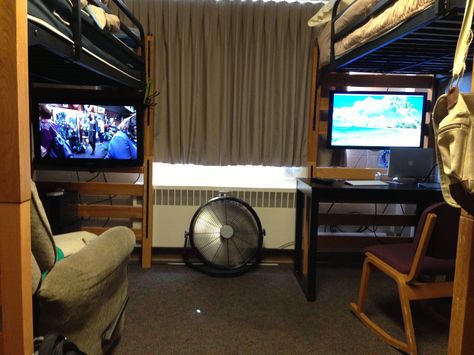 Dorm Room Tv Set Up, Under Dorm Bed Hangout, Dorm Tv Stand, Tv In Dorm, Interior Design Dorm Room, Cool Guy Dorm Rooms, College Dorm Checklist Freshman Year For Guys, Men’s College Dorm, Dorm Tv