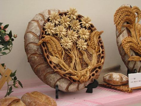 Artisan Bread Artistry Bread Showpiece, Fancy Pie Crust, Bread Display, Bread Scoring, Artisan Breads, Pies Art, Braided Bread, Bread Shaping, Bread Art