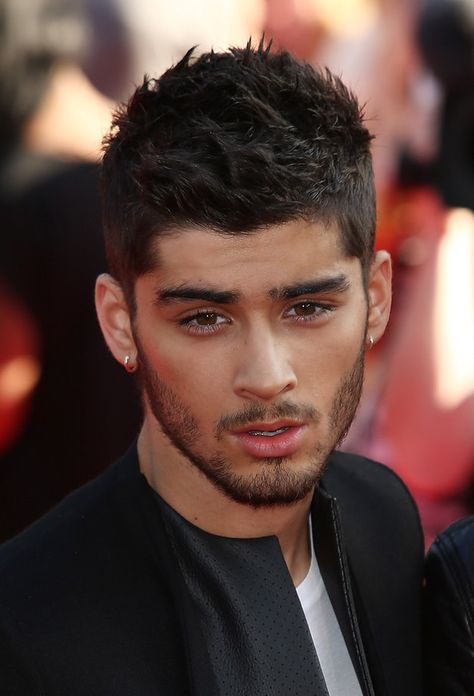 Zayn Malik has always been in a superhuman league of hotness. Seriously. Just. Look. At. That. Face. | Zayn Malik Has A Full Beard Now So Everyone Can Die Happy Hairstyles Zayn, Bart Styles, Zany Malik, Zayn Malik Hairstyle, Full Beard, Corte De Cabelo Masculino, Inspirational Celebrities, Zayn Malik, Celebrity Hairstyles