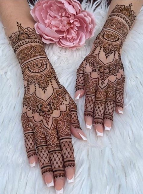 Henna Designs For Marriage, Palm Bridal Mehndi Design, Mehedi Degins Front Hand, Indian Henna Designs Brides, Engagement Henna Designs, Bridal Mehandi Designs For Hands, Bridal Mehndi Designs Unique Indian Weddings, Henna Designs Wedding, Semi Bridal Mehendi Design