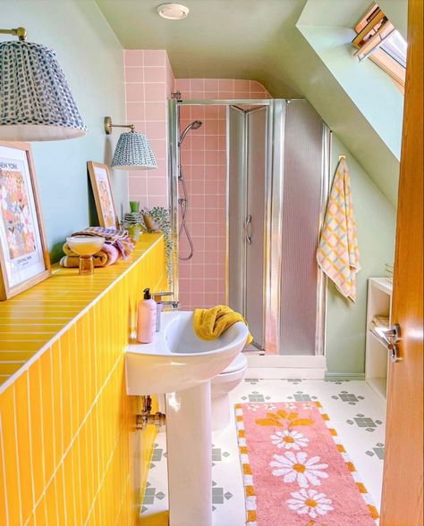 Yellow Tile Bathroom, Colourful Bathroom, Eclectic Apartment, Tile Paint, Yellow Tile, Split Second, Bathroom Colors, Dream House Decor, My New Room