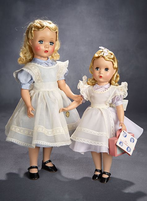 https://www.theriaults.com/maggie-face-alice-wonderland-blue-dress-original-box-1951 Strange Dolls, Vintage Madame Alexander Dolls, Dolls Houses, Madame Alexander Dolls, Beautiful Barbie Dolls, Alexander Dolls, Hello Dolly, Doll Collection, Artist Doll