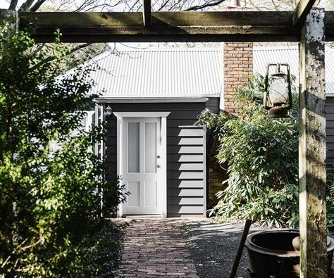 Two renovators from Melbourne put a lot of love and hard work into restoring the old country cottage they visit in Trentham most weekends. Wood Burning Heaters, French Living Rooms, Modern Country Style, Small Cottages, Backyard Studio, Minimalist Home Interior, Farm Cottage, Weekend House, Country Interior