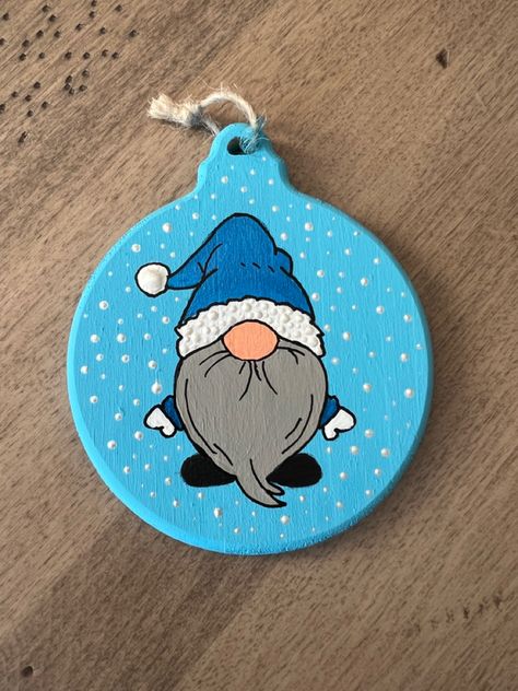 Hand Painted Gnome Christmas Ornaments, Easy Painted Ornaments, Christmas Decorations House, Christmas Decoration House, Kids Christmas Decorations, Christmas Decoration Outdoor, Kids Christmas Decor, Christmas Decoration Party, Christmas Decorations Party