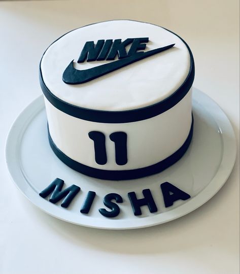 Nike Geburtstag Kuchen Birthday Cake 11 Boy, 13th Birthday Cake Boy, Nike Cake Ideas Birthdays, Nike Birthday Cake, Nike Birthday Party Ideas, 10th Birthday Cakes For Boys, Nike Birthday, Nike Cake, Cake Torte