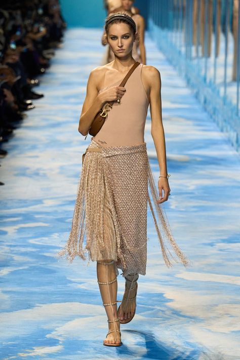 Christian Dior Spring 2025 Ready-to-Wear Collection | Vogue Spring 2025, Spring Fashion Trends, Runway Looks, Vogue Italia, Fashion Today, Primavera Estate, Spring Summer Fashion, Beautiful Outfits, Christian Dior