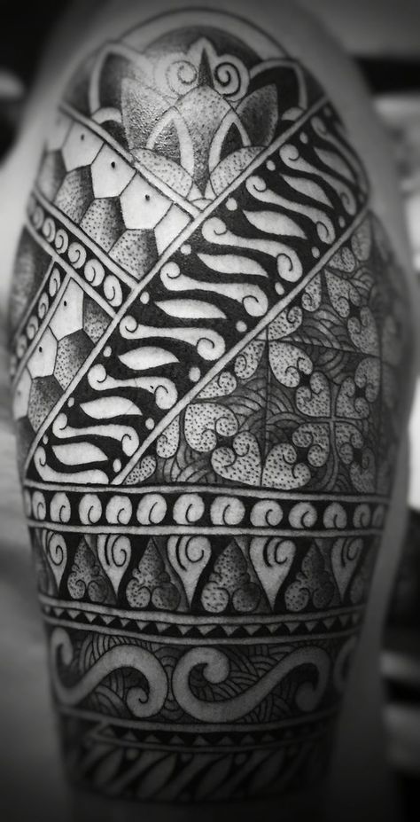 Indonesian Tattoo Ideas, Indonesian Tattoo Traditional, Java Tattoo, Tattoo Batik, Indonesian Tattoo, Barong Tattoo, Borneo Tattoos, Shoulder Henna, Tato Maori