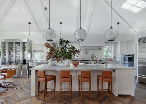 Illuminate the heart of your home with jaw-dropping kitchen lighting ideas that'll elevate your style. Kitchen Pendant Lighting Ideas, Pendant Lighting Ideas, Top Kitchen Designs, Vaulted Ceiling Kitchen, Coastal Kitchen Design, Kitchen Design Color, Kitchen Pendant, Kitchen Design Trends, Coastal Kitchen