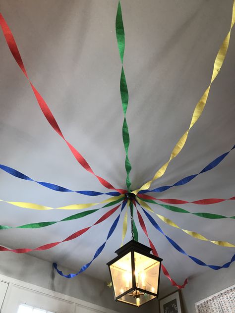 Blue Streamers Decoration, Streamers Birthday Decor, Birthday Decorations Streamers, Party Streamers Aesthetic, How To Decorate With Streamers Easy, Ways To Hang Streamers, Streamer Birthday Decorations, Streamer Ideas Birthday, Decorating With Streamers Birthday