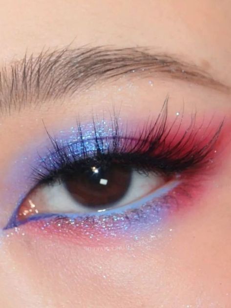 Blue Red And White Makeup, Americana Make Up, Makeup Ideas 4th Of July, Veterans Day Makeup, 4 Th Of July Makeup Looks, Phillies Makeup, Red White Blue Eyeshadow, Red Blue Eye Makeup, 4th Of July Eyeshadow Looks