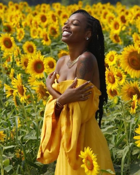 Sunflower Photography, Hood Girls, Creative Photoshoot Ideas, Photographie Portrait Inspiration, Glam Photoshoot, Photoshoot Themes, Shooting Photo, African Beauty, Birthday Photoshoot