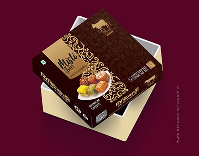 Sweets Packaging, Sweet Box Design, Biscuits Packaging, Meal Box, Furniture Design Sketches, Food Poster Design, Graphic Design Product, Sweet Box, Food Packaging Design