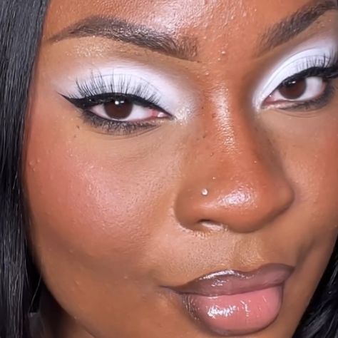 White Eyeshadow Black Women, White Eye Shadow Look, White Makeup Black Women, White Shadow Makeup, White Eyeshadow Makeup Looks, Angel Eyes Makeup, White Eyeshadow Looks Black Women, White And Black Eyeshadow, White Makeup Looks Black Women