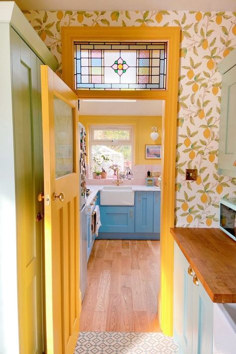 60s Italian Interior Design, Colorful Wallpaper Home Decor, Colourful Home Interior Design, Pastel Yellow Dining Room, Yellow Wall House Decor, Colourful Tiny House, Colourful House Ideas, Colourful New Build, Colorful House Inspiration