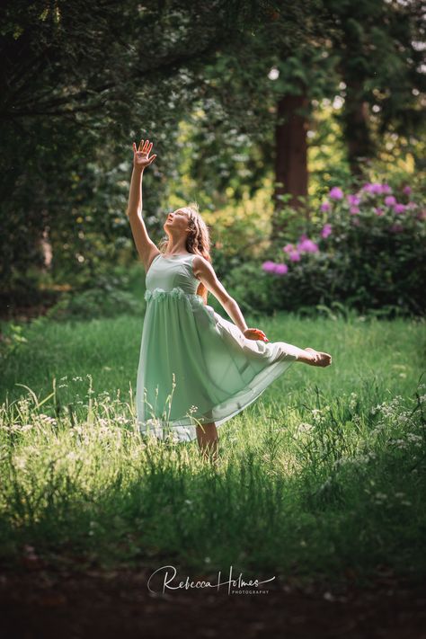 Natural dance photography, light, organic, neutral, genuine, beautiful nature dance photography Lyrical Dance Photography, Dancing In Nature, Dance Photography Outdoor, Dancing In Nature Aesthetic, Dance Photoshoot Ideas Outdoors, Outdoor Dance Photoshoot, Dance Nature Photoshoot, Outdoor Dance Photography, Outdoor Ballet Photography