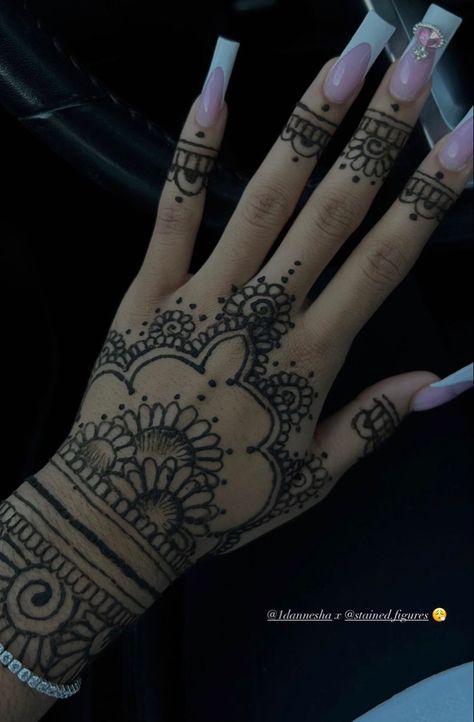 Henna Tattoo Design, Cute Henna Designs, Tattoos Henna, Cute Henna Tattoos, Henna Style Tattoos, Jagua Henna, Henna Inspired Tattoos, Henna Nails, Cute Henna