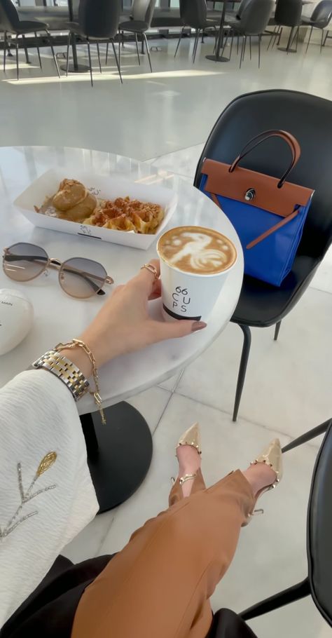 Rich Muslim Girl Aesthetic, Rich Women Lifestyle, Women Ceo, Wealthy Lifestyle, Shop Photography, Coffee Bags, Wealthy Women, Luxury Lifestyle Women, Rich Women