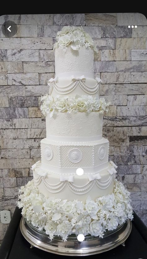 Wedding Cake Simple Elegant, Extravagant Wedding Cakes, Royal Wedding Cake, Big Wedding Cakes, Mimosa Recipe, Square Wedding Cakes, Cake Show, Wedding Dress Cake, Dream Wedding Cake