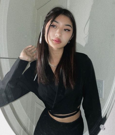 thejuliama Thejuliama On Instagram, Julia Ma, Daughter Of Zeus, Oh My Love, Instagram Girls, Cute Poses For Pictures, Cute Poses, Poses For Pictures, Girls Night Out