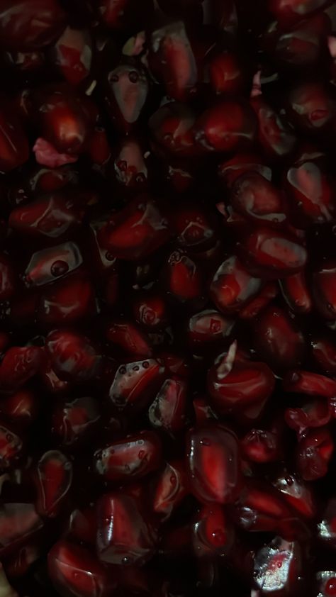 Pomegranate seeds, wallpaper, melograno, red wallpaper idea The Color Red Aesthetic, Pomegranate Aesthetic Wallpaper, Pomagranet Aesthetic, Pomegranate Wallpaper Iphone, Dark Feminine Art Wallpaper, Pomegranate Aesthetic Dark, Persephone Aesthetic Wallpaper, Persephone Wallpaper, Pomegranate Background