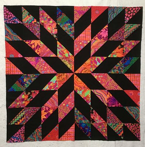 Starburst Quilt top. What an easy pattern. ❤ Supernova Quilt, Nickel Quilts, Boho Quilts, Starburst Quilt, Hst Quilts, Half Square Triangle Quilts Pattern, Triangle Quilt Pattern, Pink Quilt, Kaffe Fassett Quilts