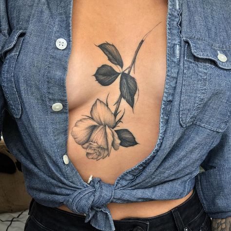 ✖️ Perry Smick ✖️ on Instagram: “Healed on Michelle 🌹 no filter  New York City  I’ll be tattooing in BERLIN at the end of this month, dropping details soon! Email all…” Sternum Rose Tattoo, Rose Sternum Tattoo, Sternum Tattoos, Serpent Tattoo, Tatoo Inspiration, Prison Tattoos, Sternum Tattoo, Art Idea, Blog Themes