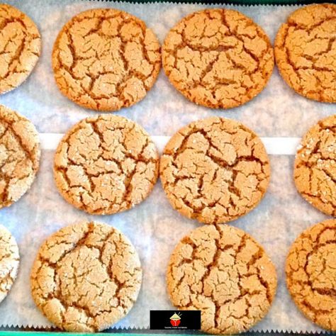 Easy Molasses Cookies, A Glass Of Milk, Christmas Spices, Molasses Cookies, Delicious Cookies, Brownie Cookies, Molasses, Cookie Monster, Yummy Cookies