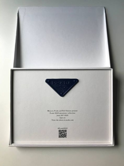 Online Order Packaging Ideas, Luxury Card Design, Fashion Show Invitation, Luxury Packaging Design, Alcohol Packaging, Name Card Design, Luxury Invitation, Vi Design, 카드 디자인