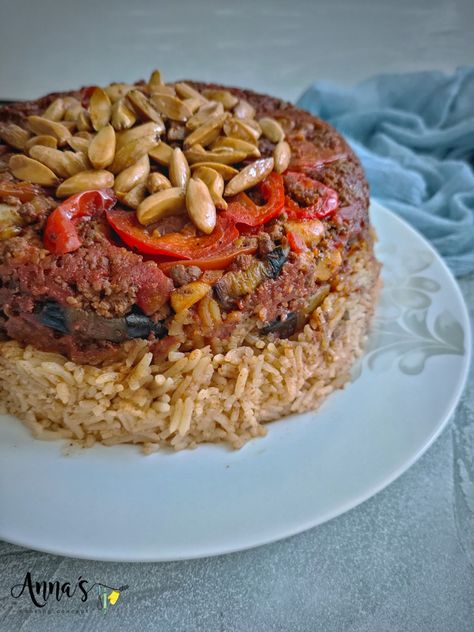 Maqlouba Recipe, Maqluba Recipe Chicken Rice, Maqluba Recipe, Beef Eggplant, Tomato Beef Stew, Libyan Food, Eggplant Rollatini, Rice Cake Recipes, Urban Farm