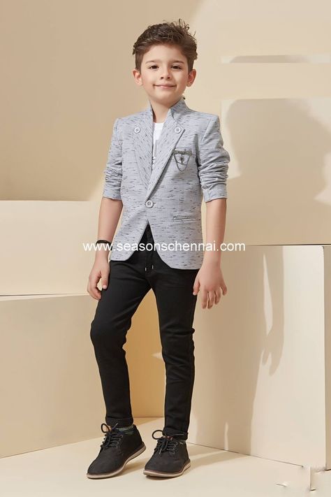 Boys Blazer Outfit, Grey Blazer Outfit Men, Boys Dressing Style, Best Wedding Suits For Men, Grey Blazer Outfit, Boys Dressy Outfits, Party Wear Blazers, Boys Party Wear, Boys Blazer