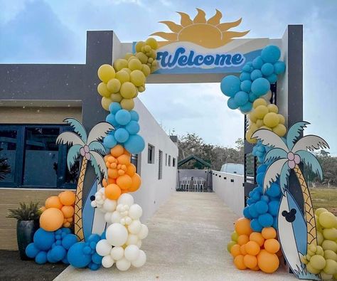 Garland Inspiration, Pool Party Decorations, Beach Events, Surf Decor, Balloon Decorations Party, 15th Birthday, Boy Birthday Party, Boy Birthday Parties, Birthday Bash