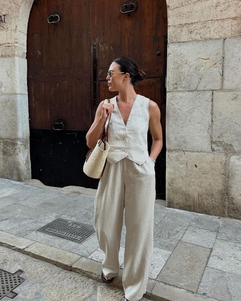 Pack lightly. ⁠ ⁠ @jessica_rosehayhurst wears the Banks Vest and Norah Pant. ⁠ ⁠ Available now. ⁠ #DISSH | Instagram Chic Comfy Outfits, Cute Vest Outfits, Style A Vest, How To Style A Vest, Summer Business Casual Outfits, Daily Street Style, Linen Pants Outfit, Cute Vest, Outfits To Try