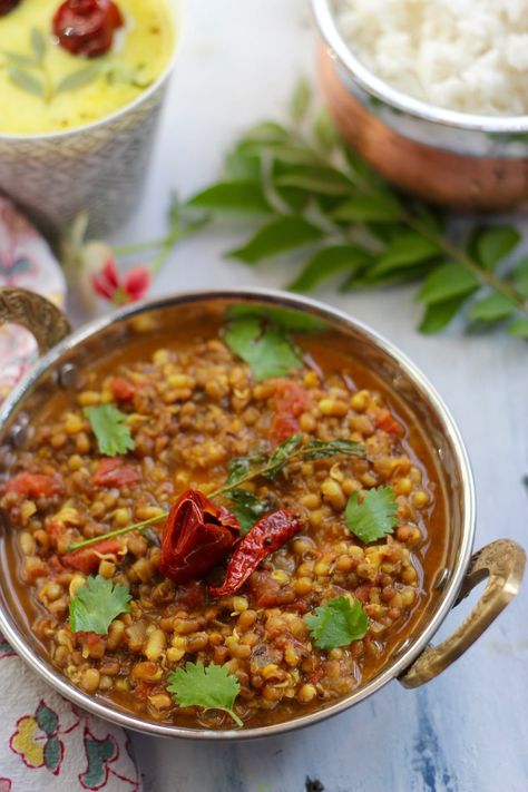 Commonly known as Matki मटकी in India, Mutt मठ (in Gujarati), Moth beans in English, these tiny beans are packed with flavour & texture, a delight to cook with. Get the recipe for Matki chi Usal - a simple curry made using these sprouts. Maharashtrian Food, Maharashtrian Recipes, Salad Dressing Recipes Healthy, Pasta Salad Dressing, Tikka Masala Recipe, Curry Recipes Indian, Vegetarian Indian, Paratha Recipes, Sprout Recipes