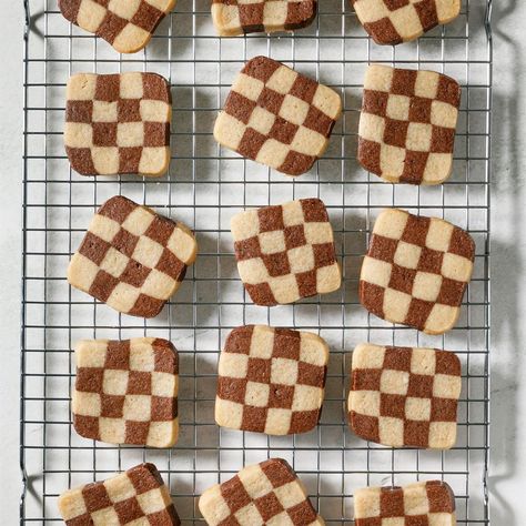 Checkered Shortbread Cookies, Checkerboard Shortbread Cookies, Checkerboard Cookies Recipes, Checker Cookies, Checkered Cookies, Gingham Cookies, Bach Brunch, Cute Cookie Packaging, Checkerboard Cookies