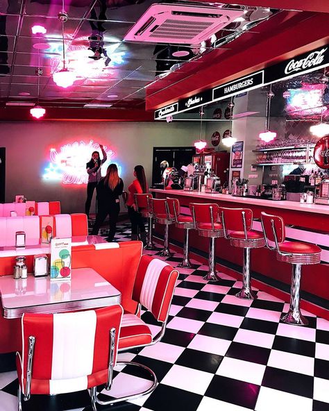 80s Diner, Places Reference, Diner Interior, Pops Diner, Diner Bar, 80's Vibes, Retro Club, Max Holloway, Diner Aesthetic