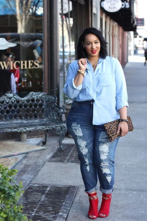 Jeans Look With Red Shoes And Light Blue Blouse | Plus Size Fashion Short Plus Size Fashion, Look Plus Size, Popsugar Fashion, Stylish Plus, Moda Plus Size, Plus Size Fashion For Women, Curvy Girl Outfits, Curvy Girl Fashion, Curvy Outfits