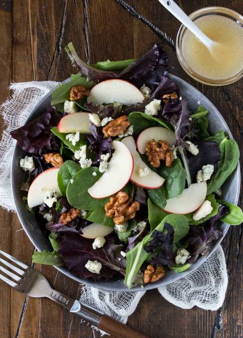 Apple Blue Cheese Walnut Salad on a silver tray garnished with sliced apples. Dressing on side with a fork in foreground. Apple Blue Cheese Salad, Fresh Apple Recipes, Blue Cheese Salad Recipes, Candied Walnuts For Salad, Easy Bbq Side Dishes, Salad Meals, Blue Cheese Recipes, Apple Walnut Salad, Blue Cheese Salad