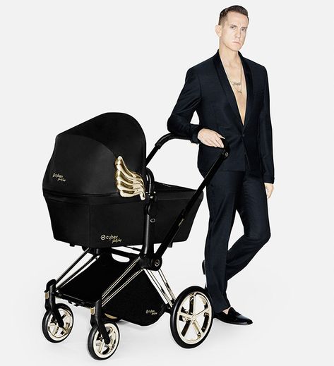 Cybex Stroller, Cybex Priam, Baby Pram, A Fashion Designer, Pram Stroller, Baby Prams, All Black Everything, Jeremy Scott, Baby Stroller