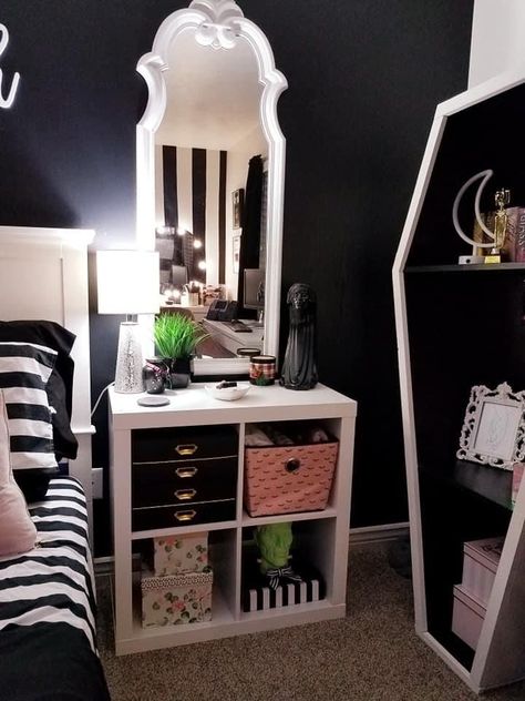 Wednesday Addams Bedroom Aesthetic, Glam Goth Bedroom, Wednesday Bedroom Ideas, Wednesday Room Ideas, Creepy Home Decor, Gothic Room, Dark Decor, Dark Home Decor, Goth Home Decor