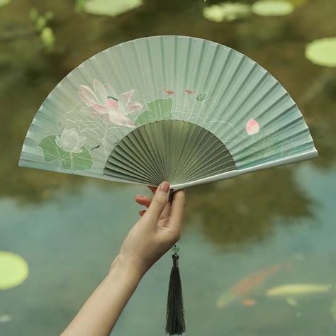 Sensu Fan, Wedding Hand Fan, Begonia Flower, Hand Fans For Wedding, Chinese Fans, Folding Fans, Sushi Party, Chinese Fan, Pretty Jewelry Necklaces