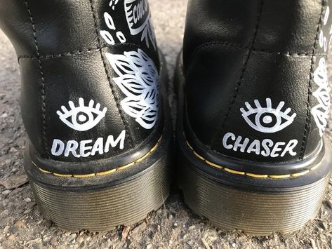 Custom Docs, Custom Doc Martens, Grunge Style Aesthetic, Doc Boots, Painted Ideas, Art Boots, Jeans Drawing, Upcycle Clothes Diy, Designer Clothing Brands