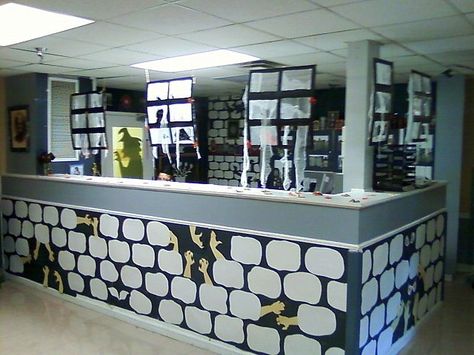 Nursing Station Halloween Decorated as a Witch's Home Halloween Nurses Station Decor, Nurses Station Halloween Decor, Nursing Home Halloween Decorations, Nursing Home Halloween Ideas, Nurse Desk, Mummy Decorations, Office Halloween Decorations, Halloween Office, Nursing Home Activities