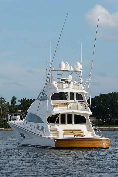 Viking 92 Skybridge #VikingYachts #Sportfishing #YachtsForSale #Yachts Sportfishing Yachts, Viking Yachts, Fishing Yachts, Offshore Boats, Sport Fishing Boats, Yacht Interior Design, Bay Boats, Fishing Vessel, Offshore Fishing