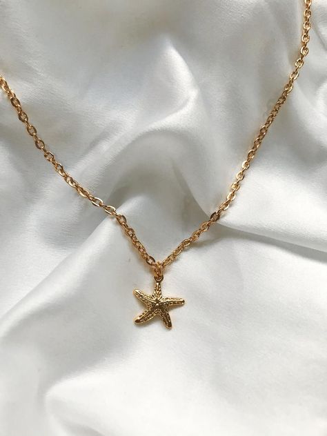 Starfish Gold Necklace, Starfish Necklace Gold, Jewellery Photo, Starfish Jewelry, Accessory Inspo, Fashionable Saree Blouse Designs, Starfish Necklace, Jewelry Accessories Ideas, Gold Jewelry Fashion