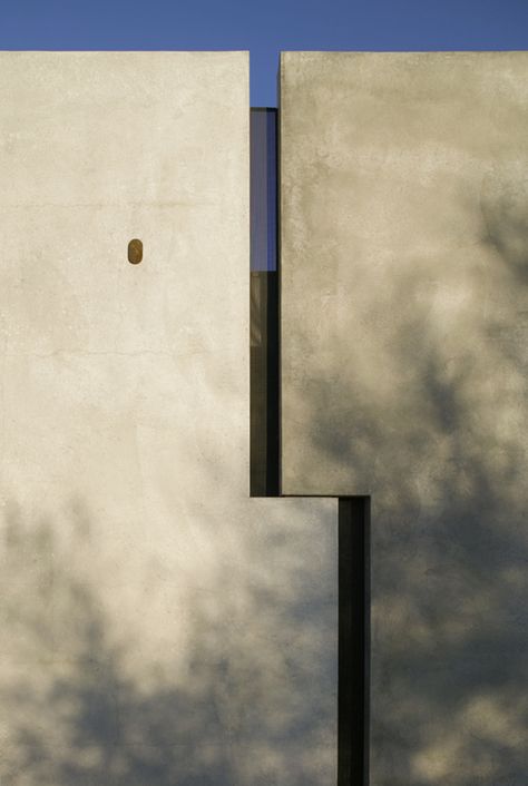 Gallery - Planar House / Steven Holl Architects - 15 Steven Holl Architecture, Bio Design, Ombres Portées, Steven Holl, Concrete Facade, Concrete Architecture, Minimal Architecture, White Building, Precast Concrete