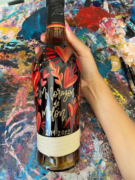 Painted Whiskey Bottles, Bridal Balloons, Custom Champagne Bottle, Engagement Balloons, Bottle Decorations, Teen Presents, Balloons Wedding, Hand Painted Wine Bottles, Champagne Gift