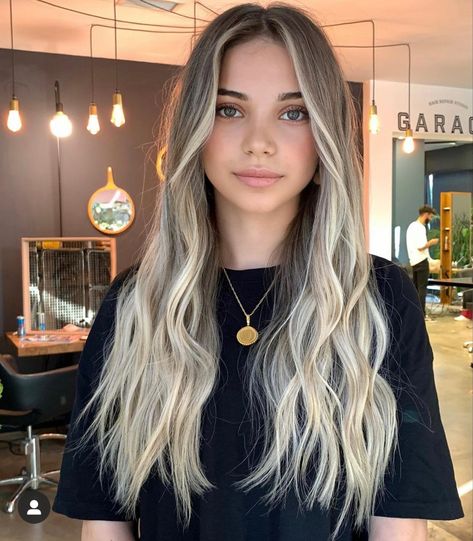 Ashy Blonde Root Melt, Balayage Dark Roots To Blonde, Cold Blonde Hair Balayage, Cold Balayage, Blonde With Root Melt, Blonde Hair With Root Melt, Ashy Blonde Hair Balayage, Root Melt Blonde, Ashy Blonde Balayage