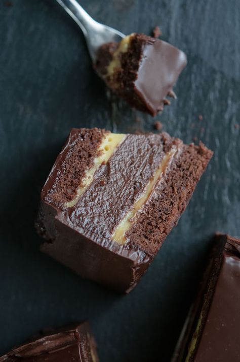 Fruit Truffle, Passion Fruit Cake, Passion Fruit Curd, Passionfruit Recipes, Truffle Cake, Orange Chocolate Cake, Cake Truffles, Fruit Dessert, Layer Cakes