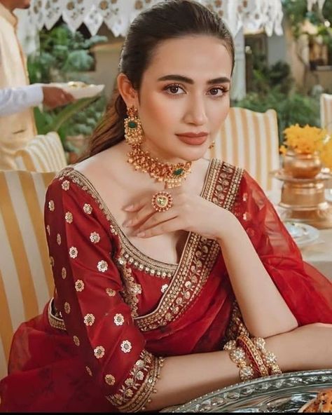 Simple Engagement Dress, South Indian Wedding Hairstyles, Casual Bridal Dress, Sana Javed, Pakistani Women, Pakistani Women Dresses, Saree Ideas, Dress Designing, Salwar Pattern